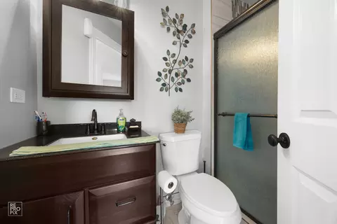 Bath - 7504 Claridge Dr #E, Bridgeview, IL 60455 photo 3 of 4