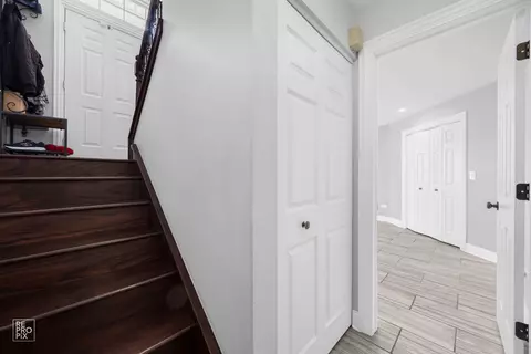 Entry Way - 7504 Claridge Dr #E, Bridgeview, IL 60455 photo 6 of 6
