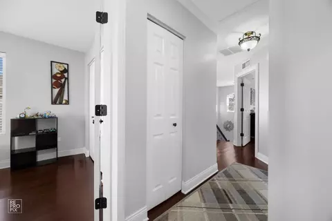 Entry Way - 7504 Claridge Dr #E, Bridgeview, IL 60455 photo 3 of 6