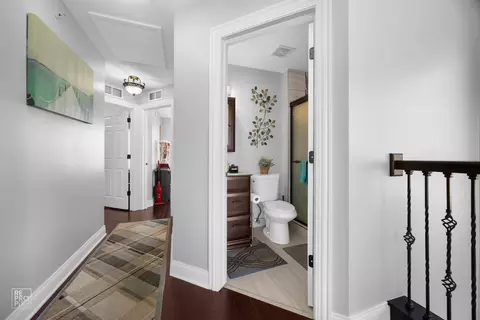 Entry Way - 7504 Claridge Dr #E, Bridgeview, IL 60455 photo 4 of 6