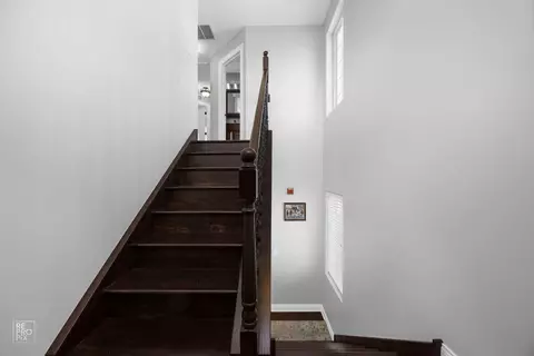 Entry Way - 7504 Claridge Dr #E, Bridgeview, IL 60455 photo 2 of 6