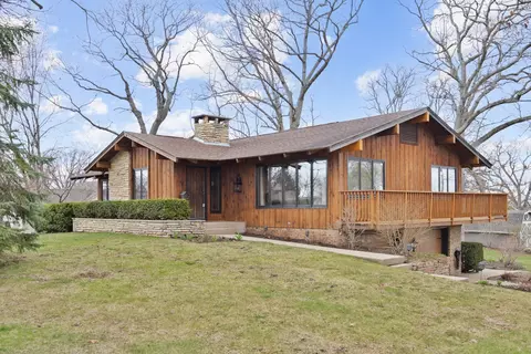 895 Stanford Dr, Marengo, IL 60152