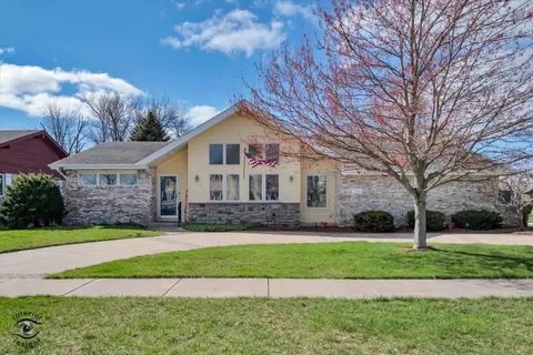 302 Miller St, Beecher, IL 60401