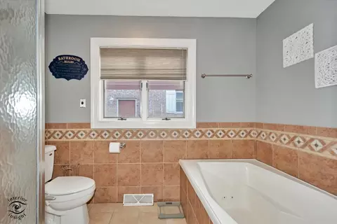 Bath - 302 Miller St, Beecher, IL 60401 photo 2 of 3