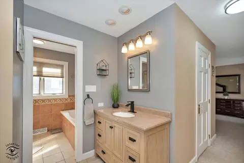 Bath - 302 Miller St, Beecher, IL 60401 photo 1 of 3