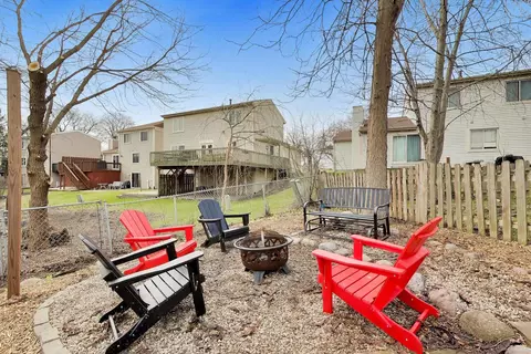 Exterior - 5083 Chambers Dr, Hoffman Estates, IL 60010 photo 8 of 8