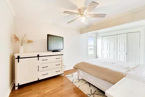Bedroom - 5083 Chambers Dr, Hoffman Estates, IL 60010 photo 5 of 10