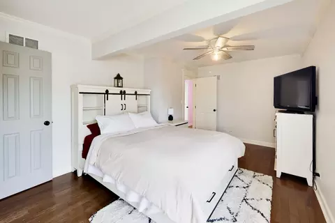Bedroom - 5083 Chambers Dr, Hoffman Estates, IL 60010 photo 3 of 10