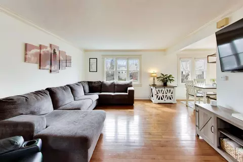 Living - 5083 Chambers Dr, Hoffman Estates, IL 60010 photo 1 of 1