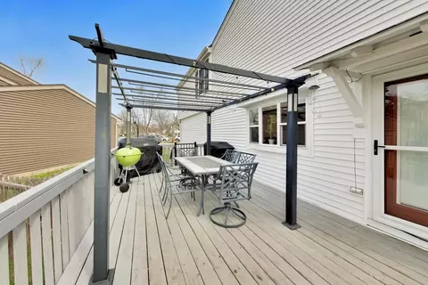 Exterior - 5083 Chambers Dr, Hoffman Estates, IL 60010 photo 3 of 8