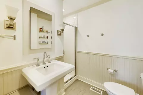Bath - 5083 Chambers Dr, Hoffman Estates, IL 60010 photo 1 of 5
