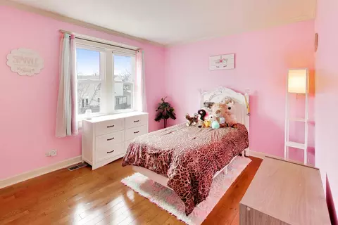 Bedroom - 5083 Chambers Dr, Hoffman Estates, IL 60010 photo 9 of 10