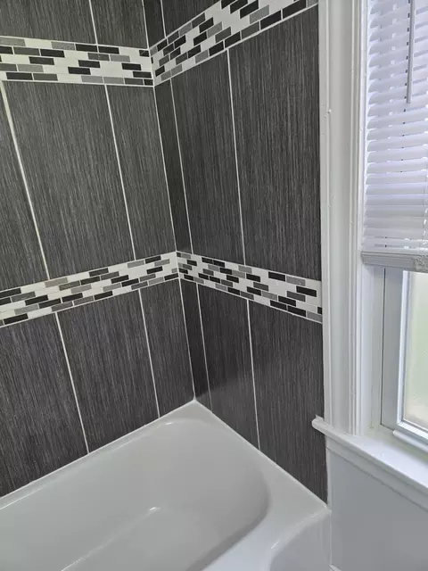 Bath - 2051 E 93rd St, Chicago, IL 60617 photo 4 of 4