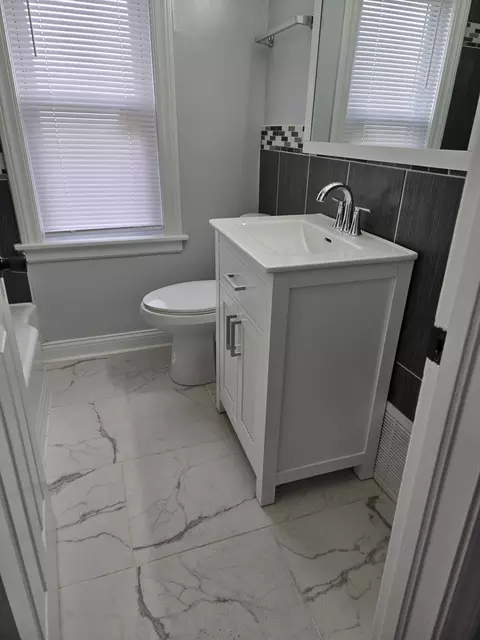 Bath - 2051 E 93rd St, Chicago, IL 60617 photo 1 of 4