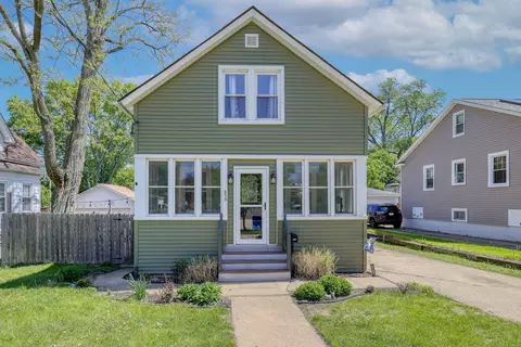 318 S 11th Ave, Saint Charles, IL 60174