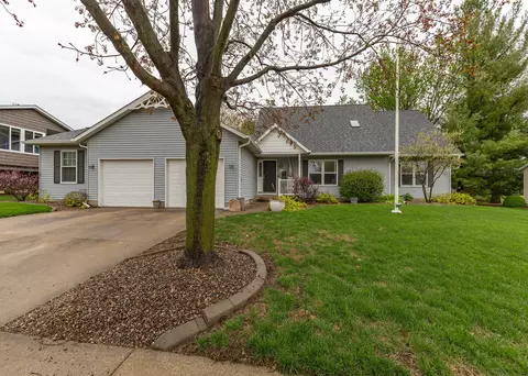861 Mulberry Dr, Geneseo, IL 61254