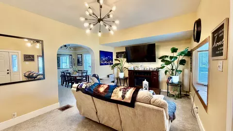 Living - 521 S Cherry St, Centralia, IL 62801 photo 2 of 3