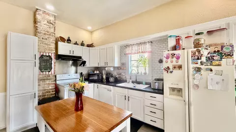 Kitchen - 521 S Cherry St, Centralia, IL 62801 photo 3 of 4