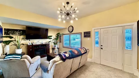 Living - 521 S Cherry St, Centralia, IL 62801 photo 3 of 3