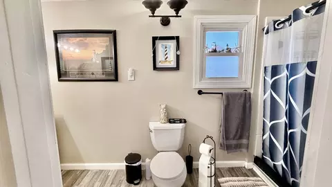 Bath - 521 S Cherry St, Centralia, IL 62801 photo 3 of 3