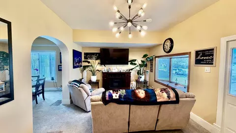 Living - 521 S Cherry St, Centralia, IL 62801 photo 1 of 3