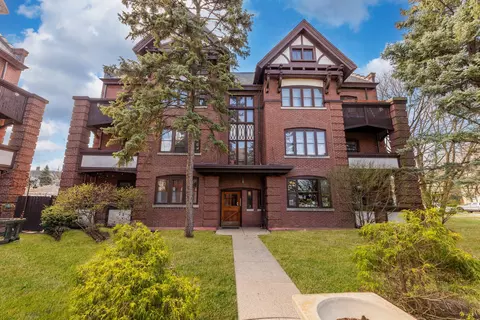 116 S East Ave #1E, Oak Park, IL 60302