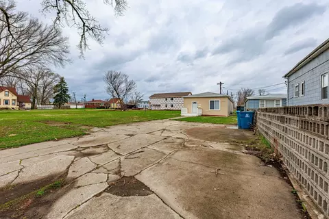 Exterior - 832 E 153 St, Phoenix, IL 60426 photo 4 of 4