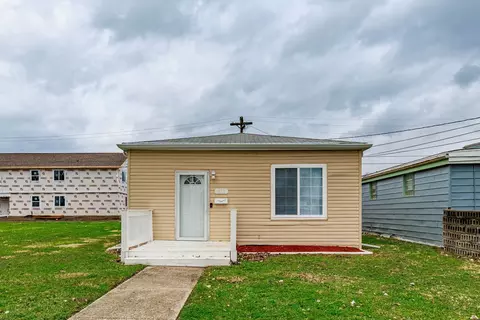 832 E 153 St, Phoenix, IL 60426