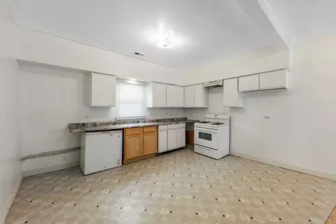 Kitchen - 832 E 153 St, Phoenix, IL 60426 photo 3 of 3