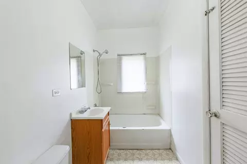 Bath - 832 E 153 St, Phoenix, IL 60426 photo 3 of 3