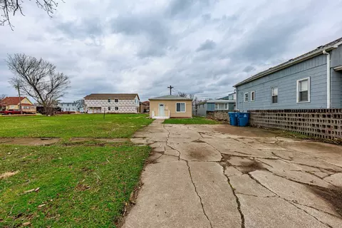 Exterior - 832 E 153 St, Phoenix, IL 60426 photo 3 of 4