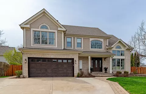 900 Christa Ct, Elk Grove Village, IL 60007