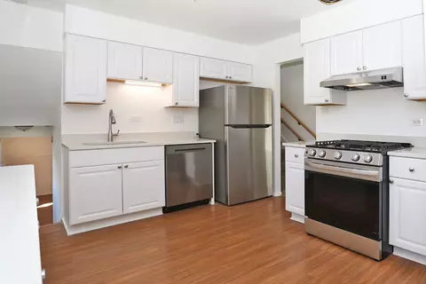 Kitchen - 600 Flagstaff Ln, Hoffman Estates, IL 60169 photo 2 of 2