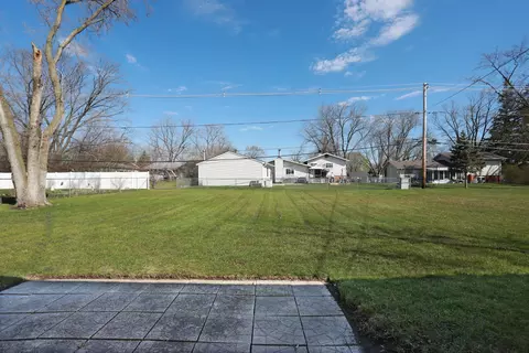 Exterior - 600 Flagstaff Ln, Hoffman Estates, IL 60169 photo 5 of 8