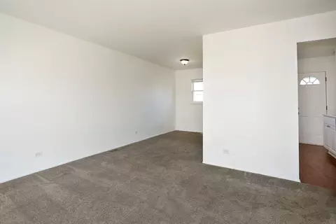 Living - 600 Flagstaff Ln, Hoffman Estates, IL 60169 photo 1 of 3