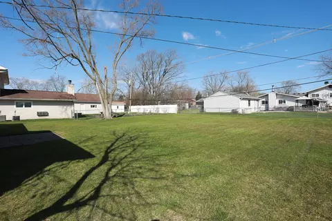 Exterior - 600 Flagstaff Ln, Hoffman Estates, IL 60169 photo 6 of 8