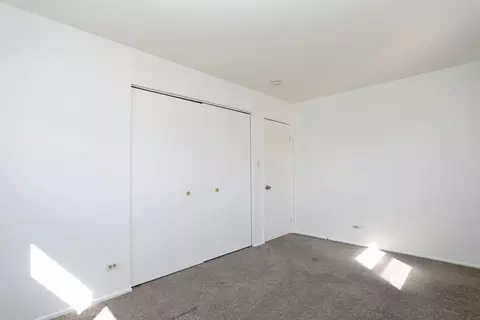 Bedroom - 600 Flagstaff Ln, Hoffman Estates, IL 60169 photo 2 of 6