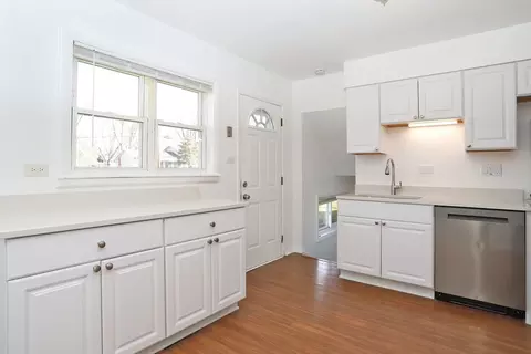 Kitchen - 600 Flagstaff Ln, Hoffman Estates, IL 60169 photo 1 of 2