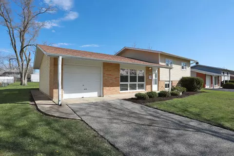 Exterior - 600 Flagstaff Ln, Hoffman Estates, IL 60169 photo 3 of 8