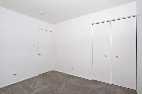 Bedroom - 600 Flagstaff Ln, Hoffman Estates, IL 60169 photo 6 of 6