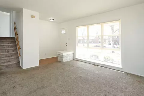 Living - 600 Flagstaff Ln, Hoffman Estates, IL 60169 photo 3 of 3