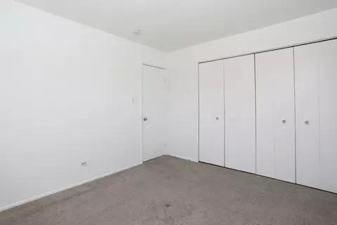 Bedroom - 600 Flagstaff Ln, Hoffman Estates, IL 60169 photo 4 of 6