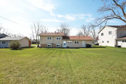 Exterior - 600 Flagstaff Ln, Hoffman Estates, IL 60169 photo 7 of 8