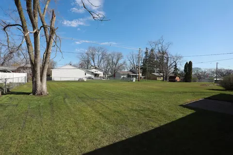 Exterior - 600 Flagstaff Ln, Hoffman Estates, IL 60169 photo 4 of 8