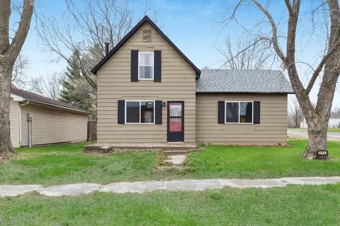 211 Clay St, New Boston, IL 61272