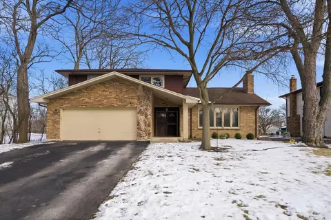 5721 Vial Pkwy, La Grange Highlands, IL 60525