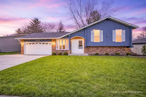 1560 Sheffield Dr, Elgin, IL 60123