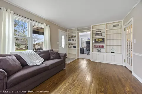 Living - 221 69th St, Darien, IL 60561 photo 3 of 3