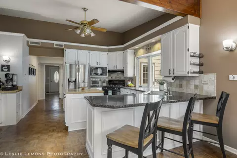 Kitchen - 221 69th St, Darien, IL 60561 photo 2 of 2