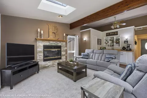 Living - 221 69th St, Darien, IL 60561 photo 1 of 3
